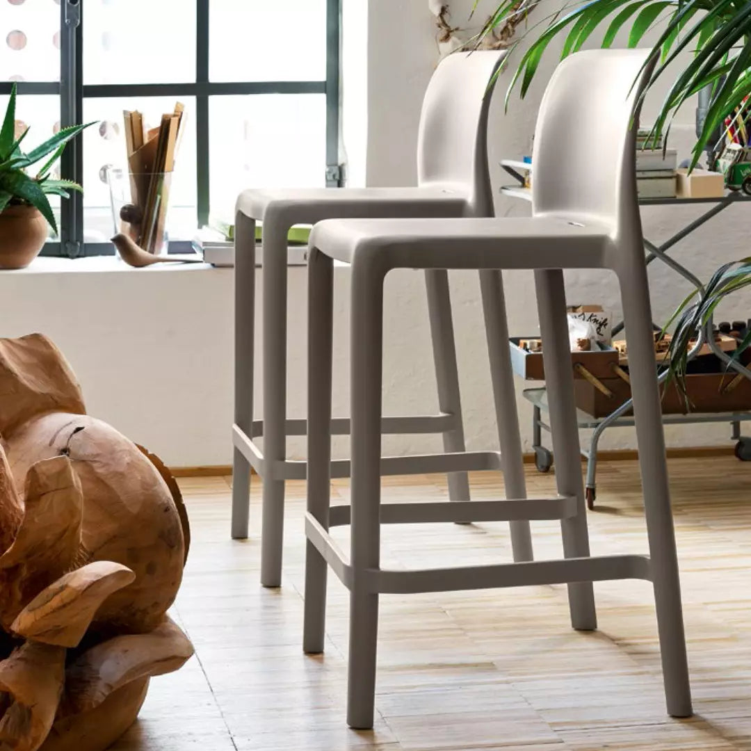 Banco Bayo bajo polipropileno. Muebles Italianos