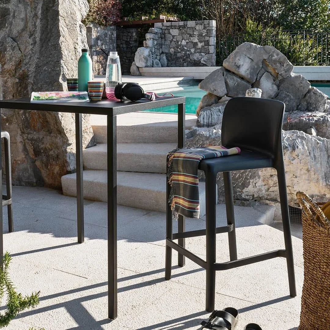 Banco Bayo bajo polipropileno. Muebles Italianos