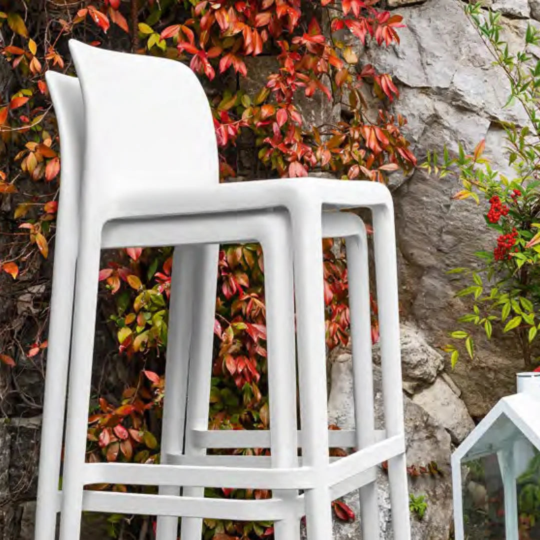 Banco Bayo bajo polipropileno. Muebles Italianos