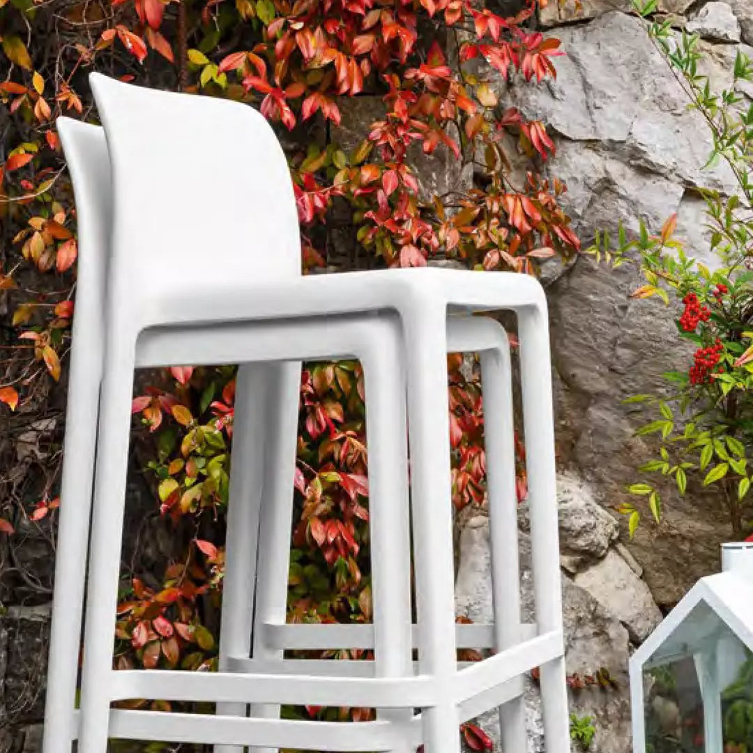 Banco Bayo alto polipropileno. Muebles Italianos