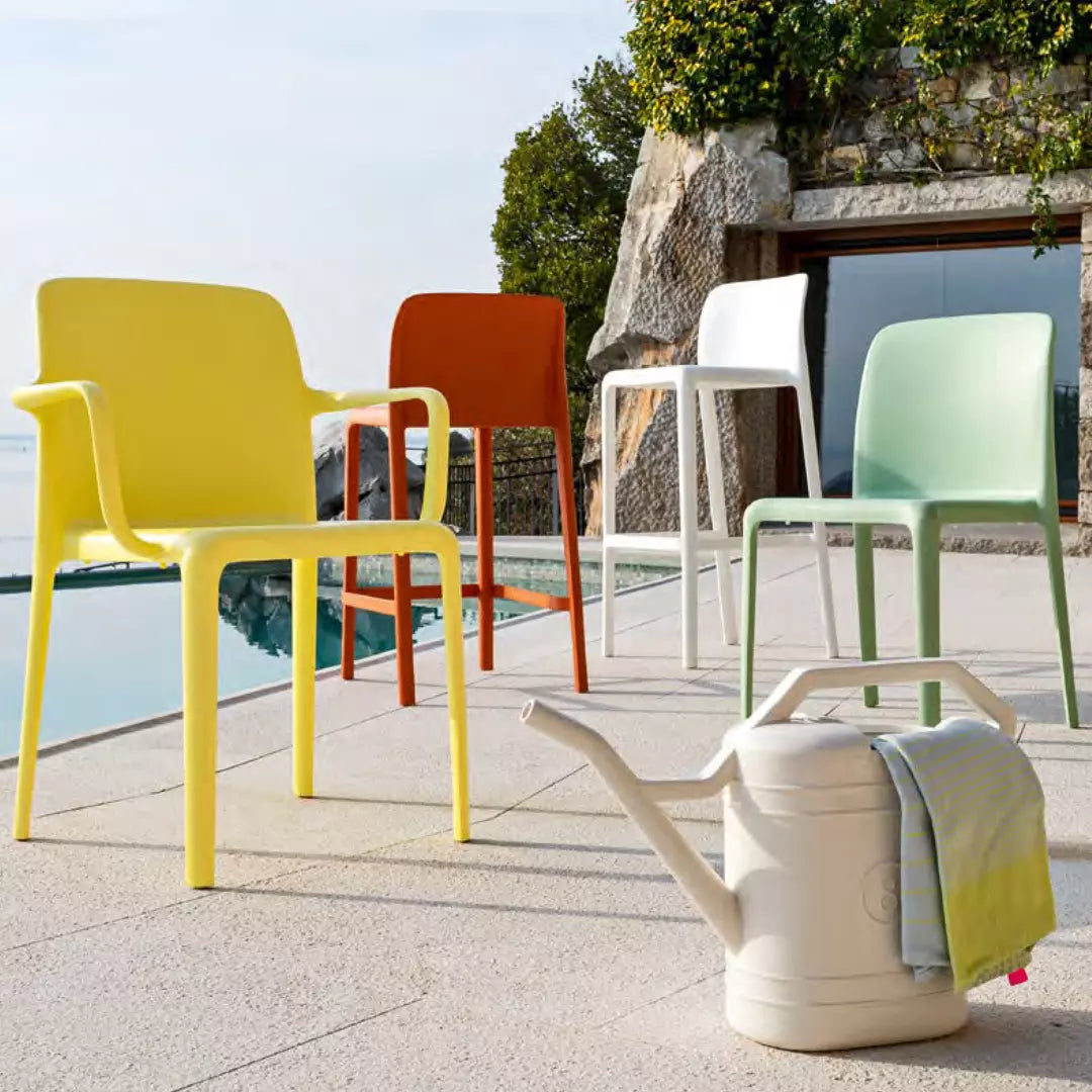 Banco Bayo alto polipropileno. Muebles Italianos