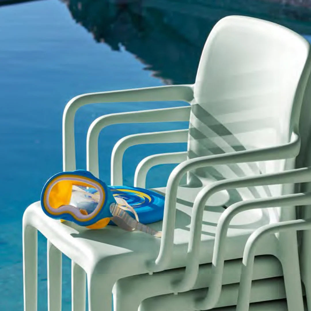 Silla Italiana sustentable Bayo con brazos. Muebles Italianos