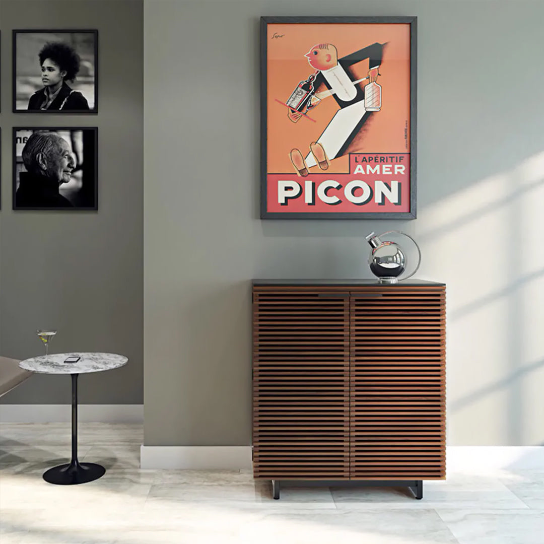 Bar corridor. Muebles Italianos