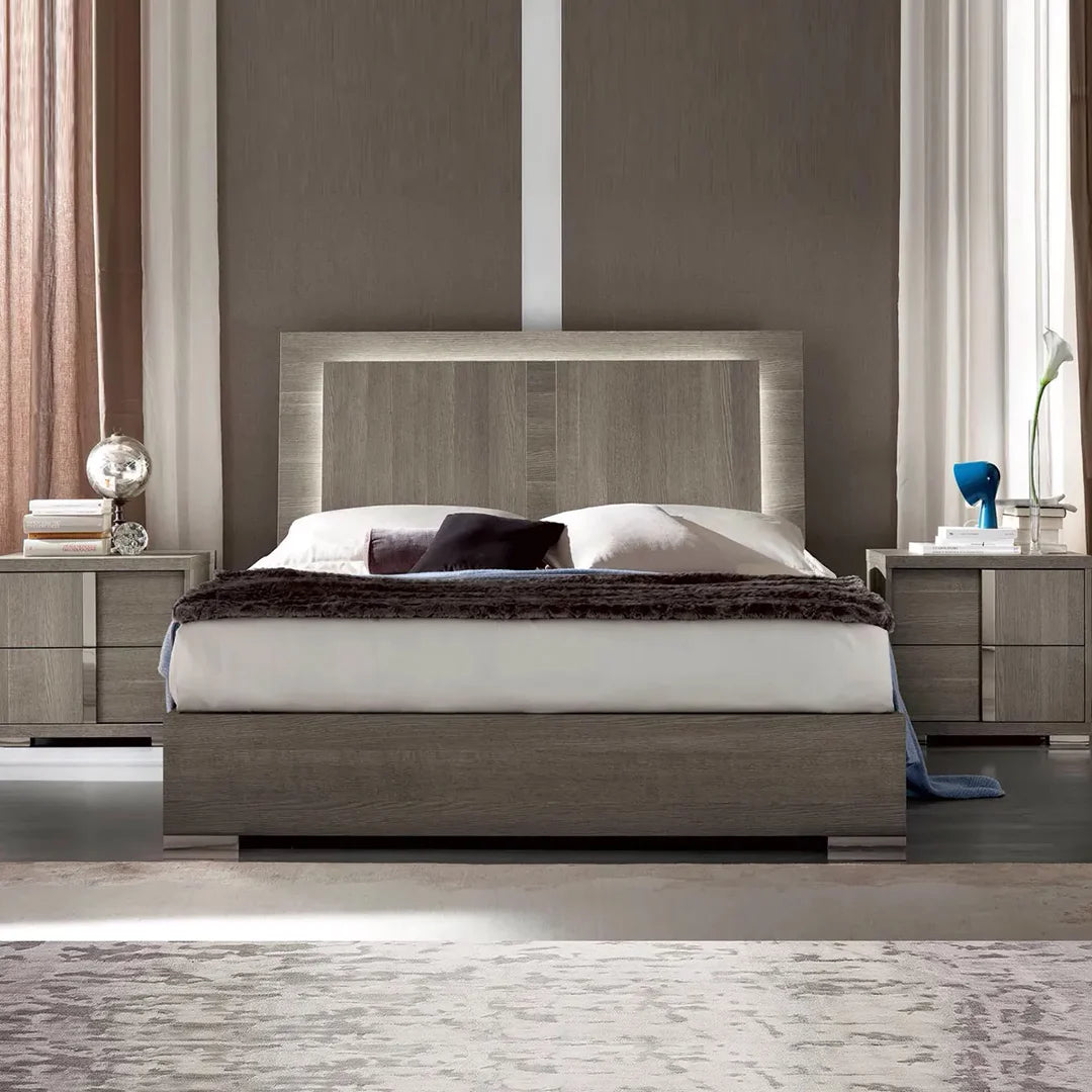 Cama Tivoli matrimonial (luz incluída). Muebles Italianos