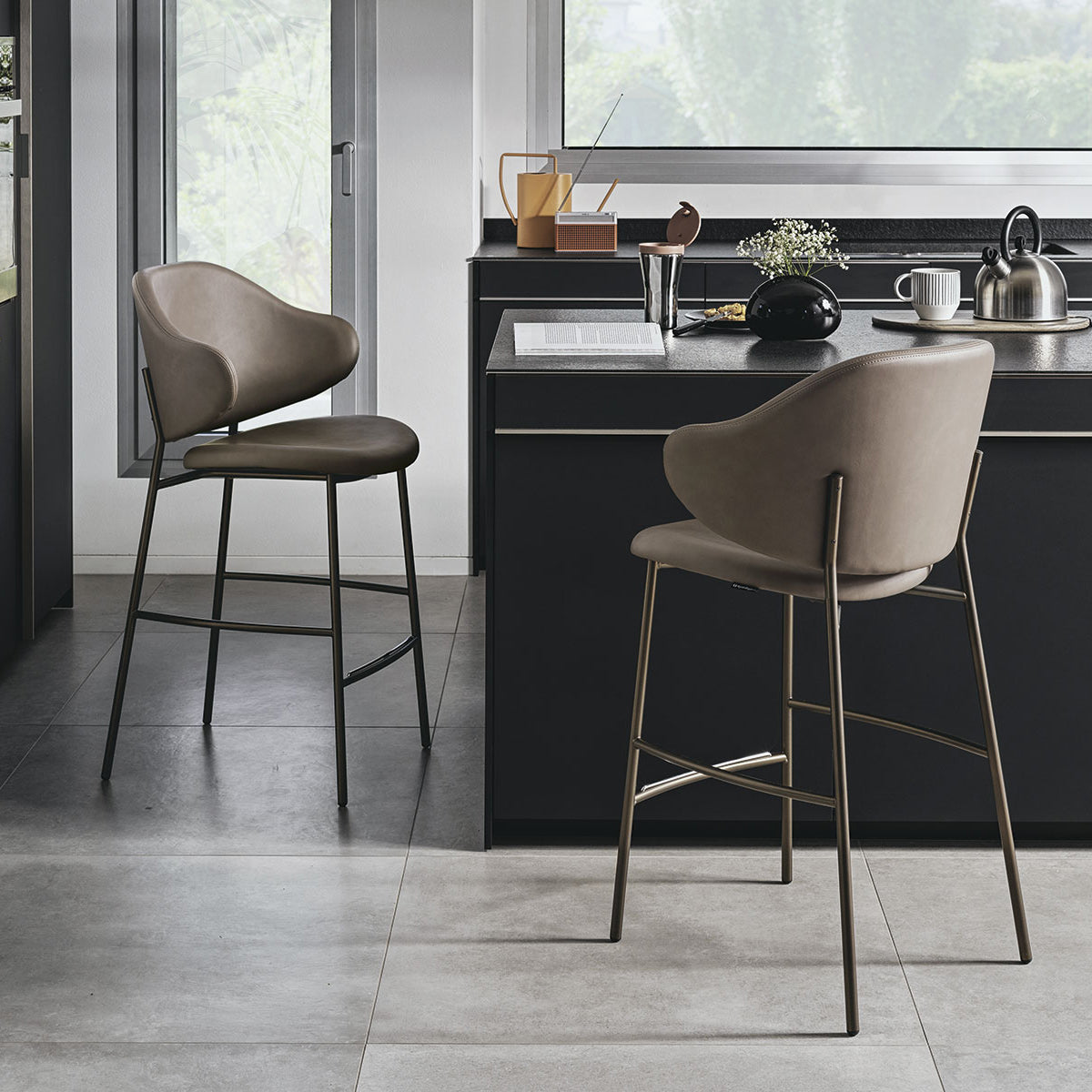 banco holly tipo piel y metal