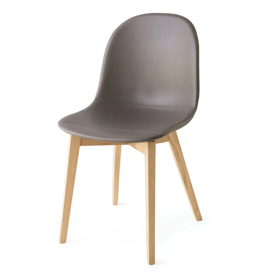 Silla de base de madera Academy de cuero para Comedor. Muebles Italianos