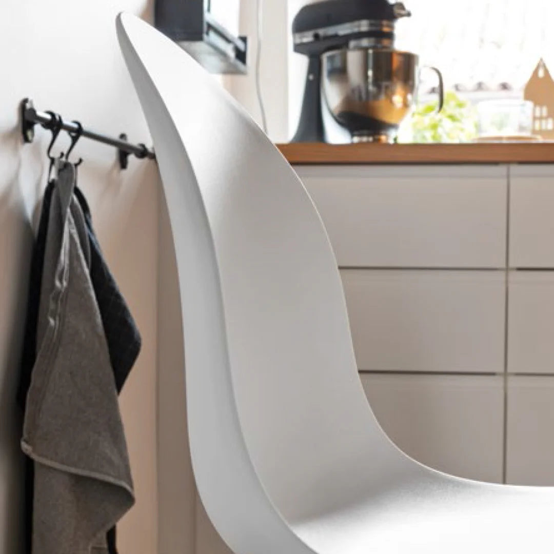 Silla de base de madera Academy de cuero para Comedor. Muebles Italianos