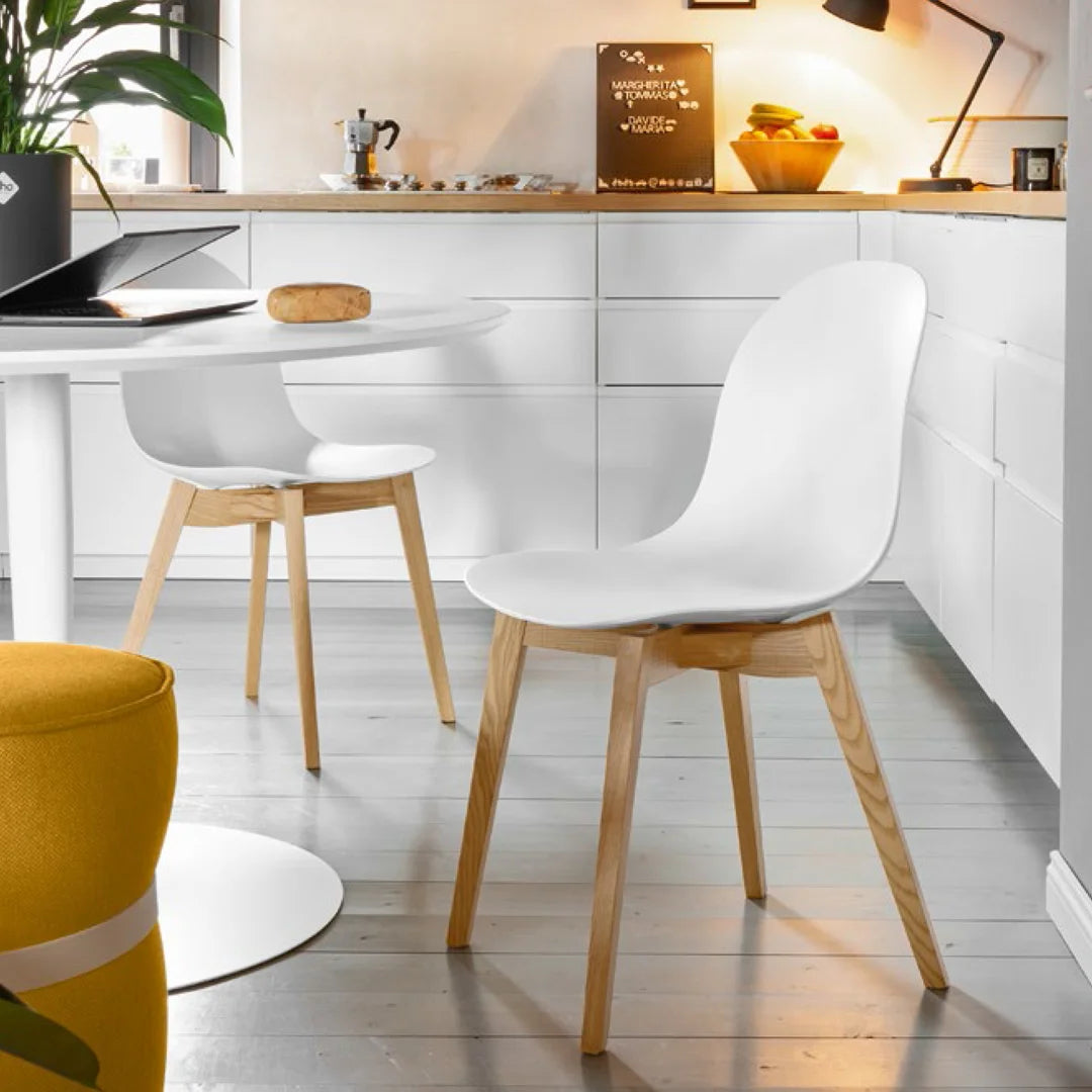 Silla de base de madera Academy de cuero para Comedor. Muebles Italianos