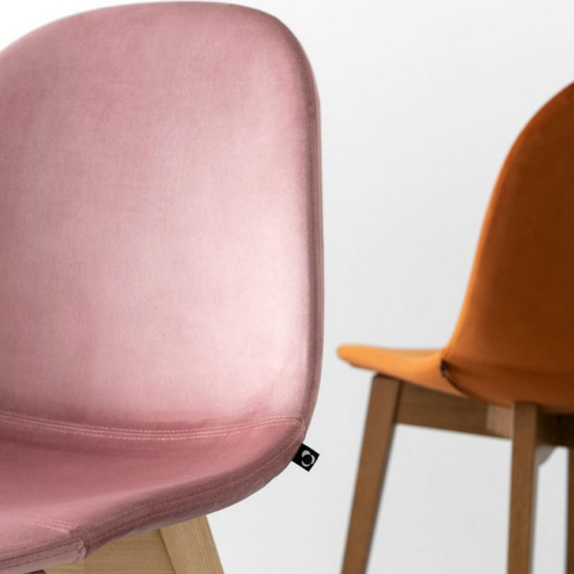 Silla de base de madera Academy de tela para Comedor. Muebles Italianos