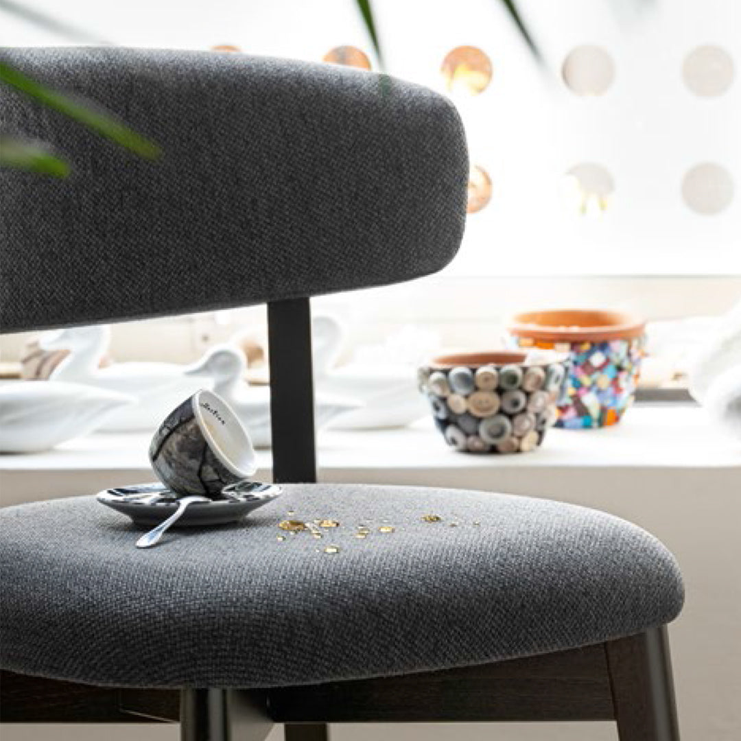 Silla para comedor Talks de tela y tipo piel. Muebles Italianos