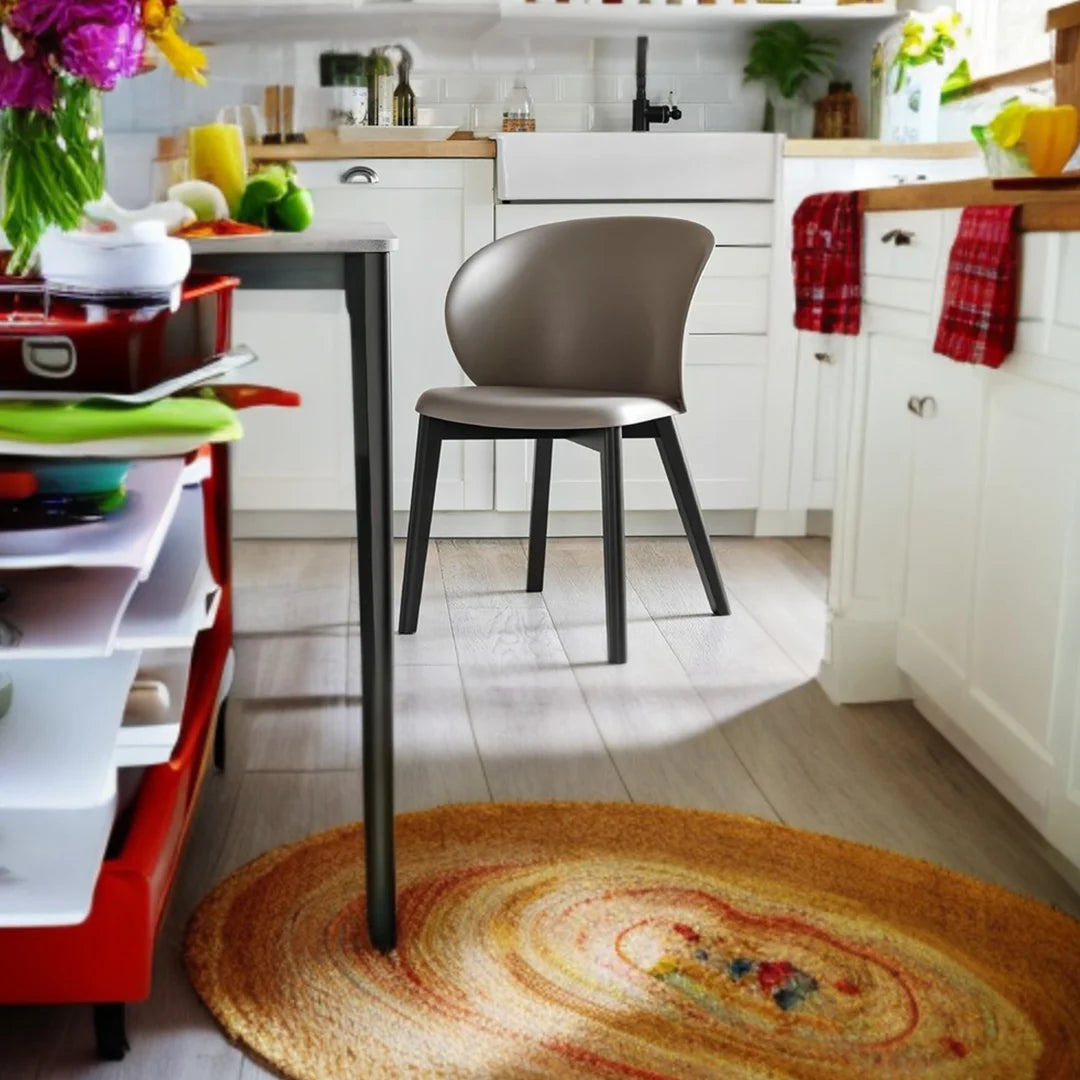 Silla sustentable Tuka con base de madera. Muebles Italianos