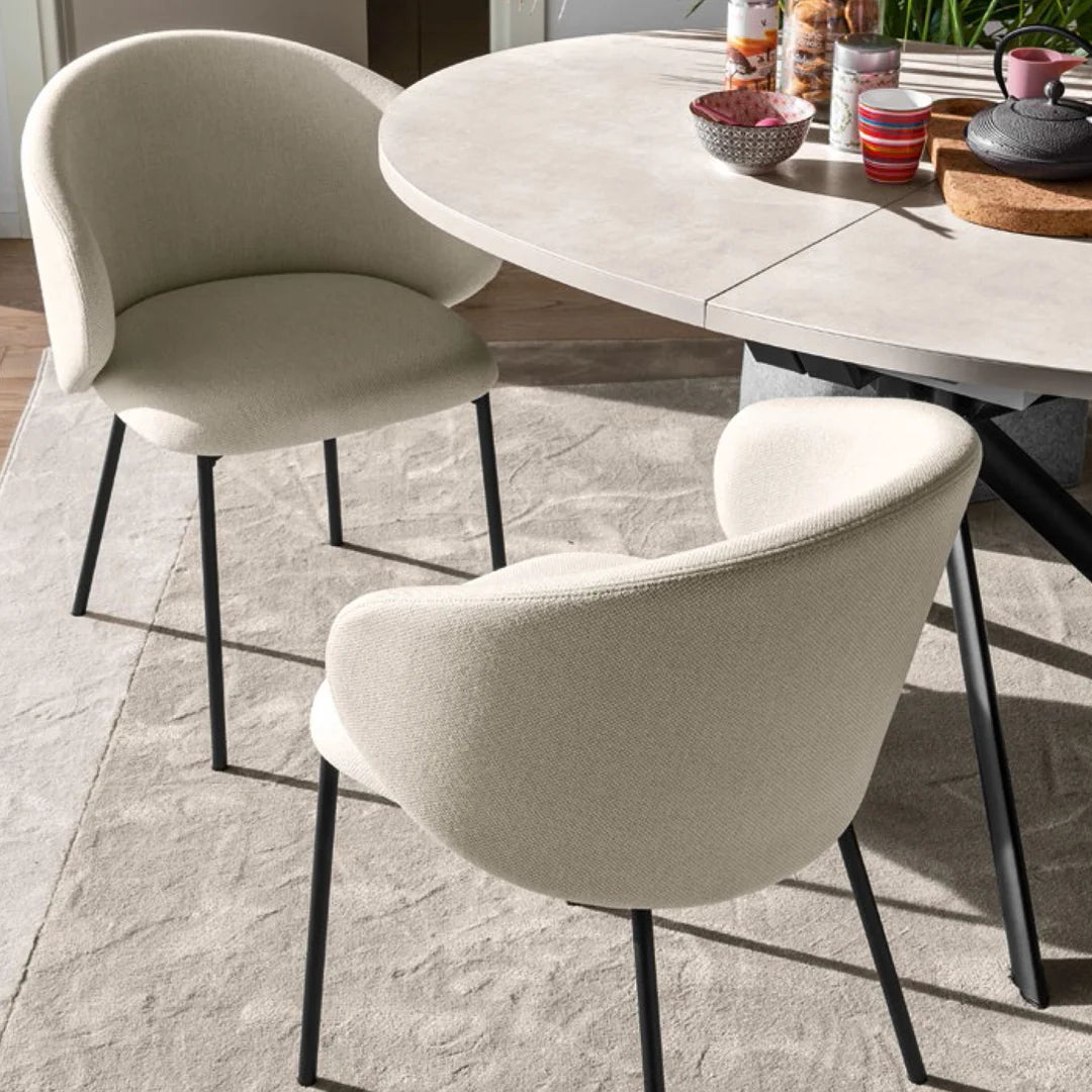 Silla Italiana Tuka con base de metal y tela. Muebles Italianos