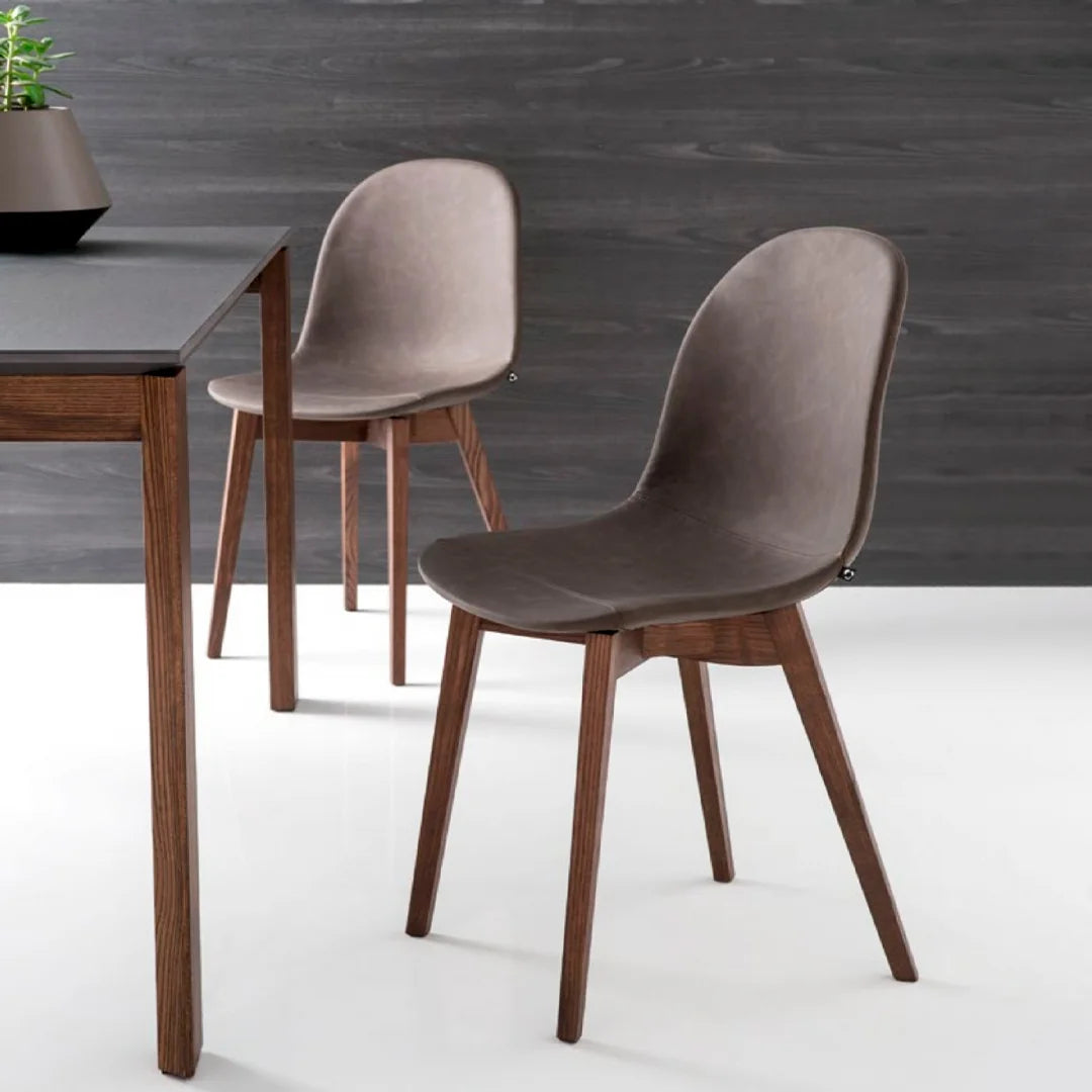Silla de base de madera Academy tipo piel para Comedor. Muebles Italianos