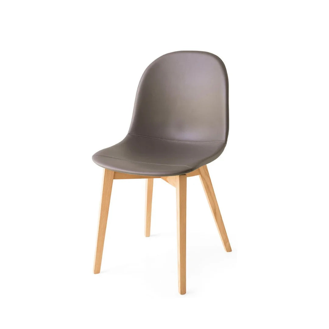 Silla de base de madera Academy tipo piel para Comedor. Muebles Italianos