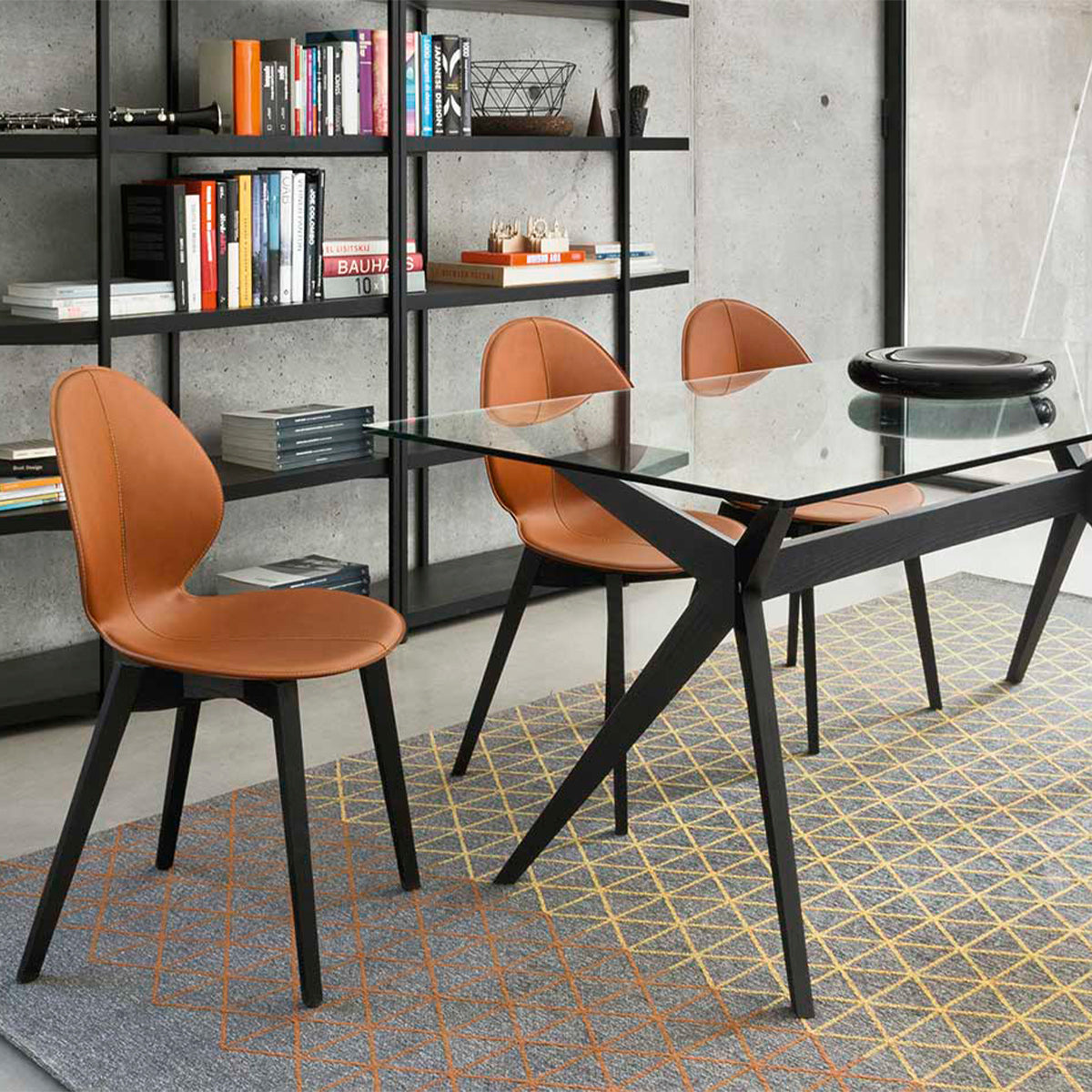 silla basil cuero. Muebles Italianos