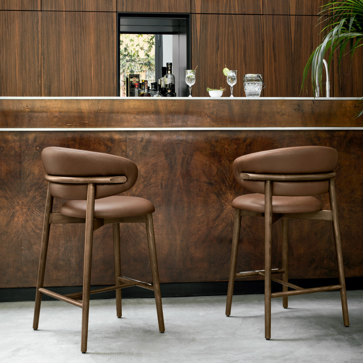 Banco Oleandro tipo piel y madera