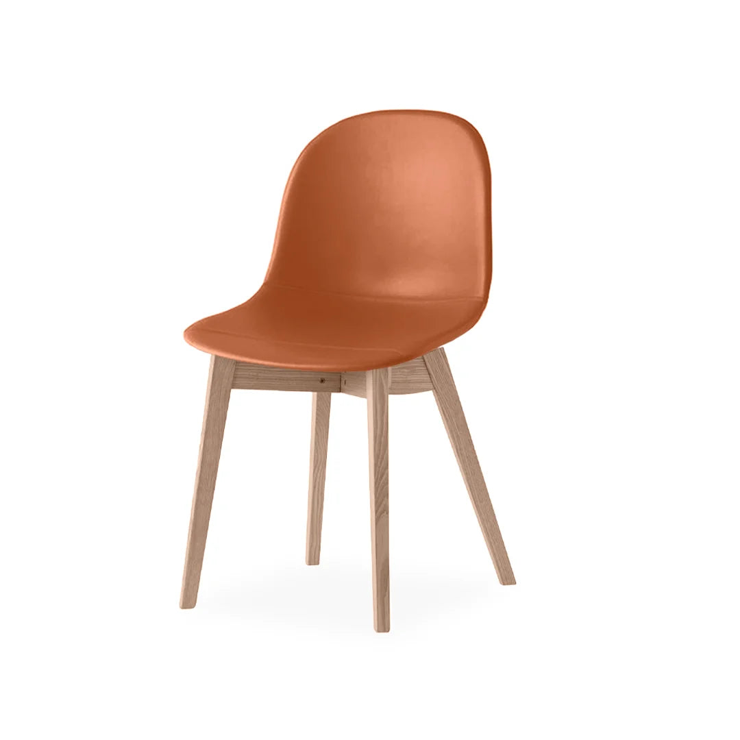 Silla de base de madera Academy tipo piel para Comedor. Muebles Italianos variant