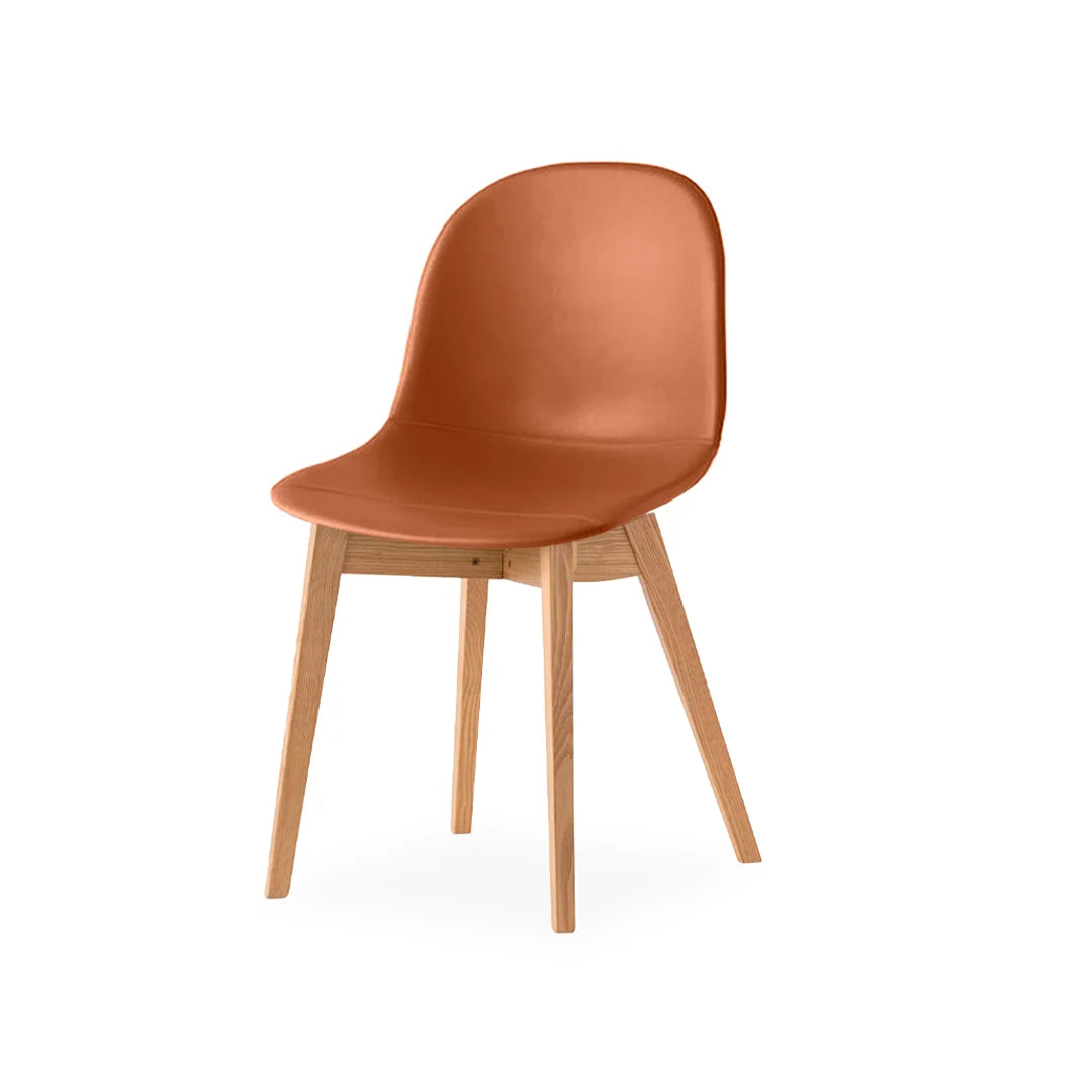 Silla de base de madera Academy tipo piel para Comedor. Muebles Italianos variant