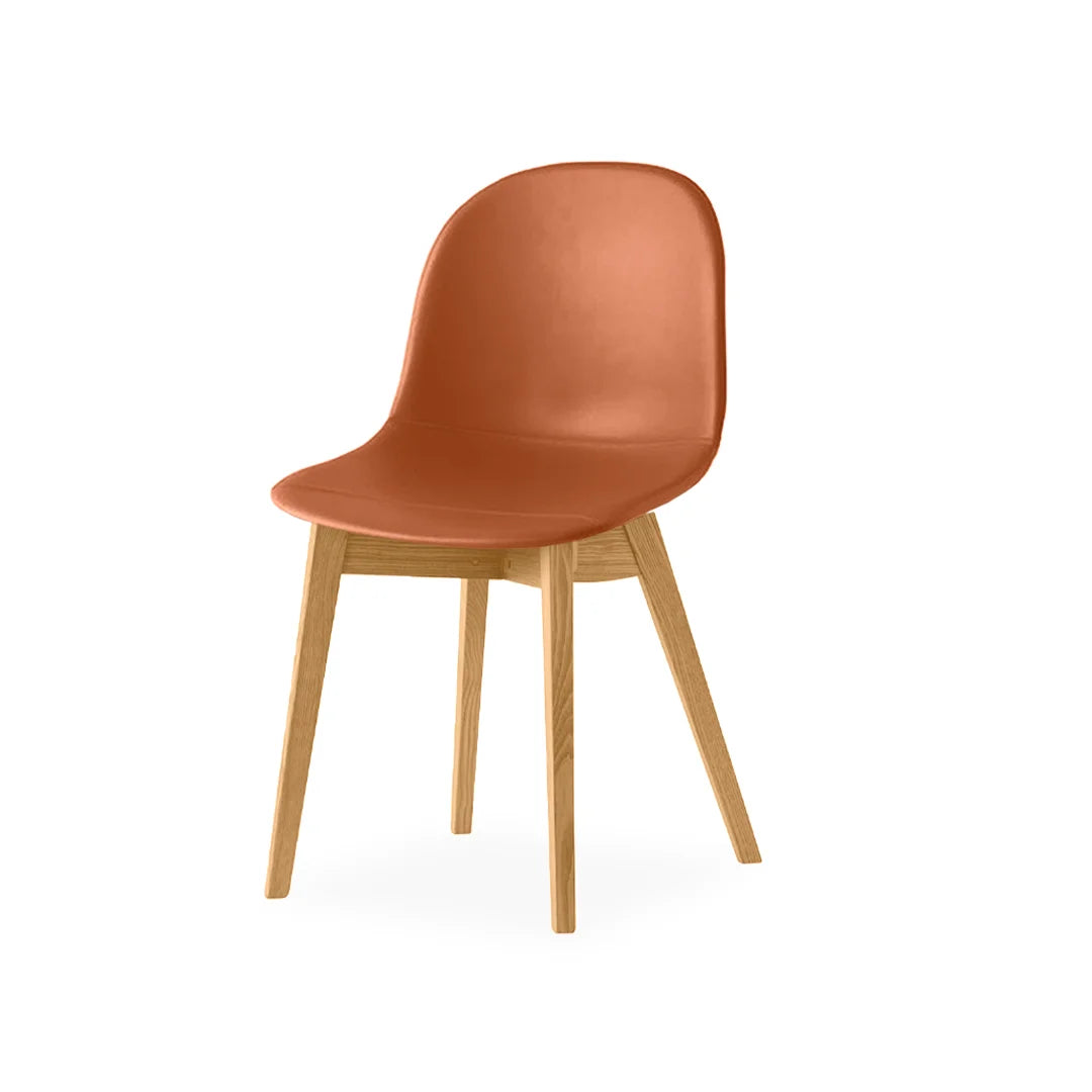 Silla de base de madera Academy tipo piel para Comedor. Muebles Italianos variant
