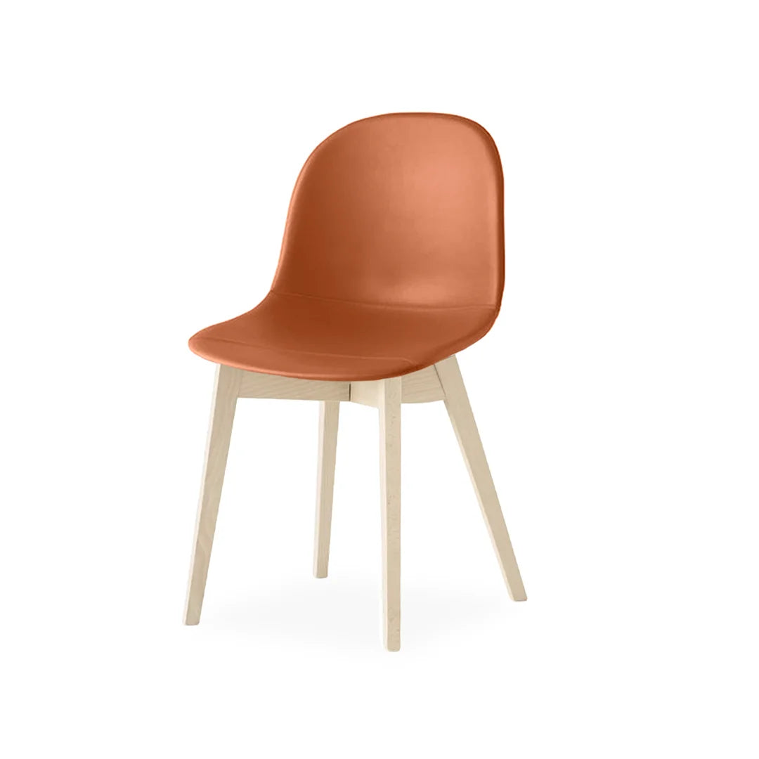 Silla de base de madera Academy tipo piel para Comedor. Muebles Italianos variant