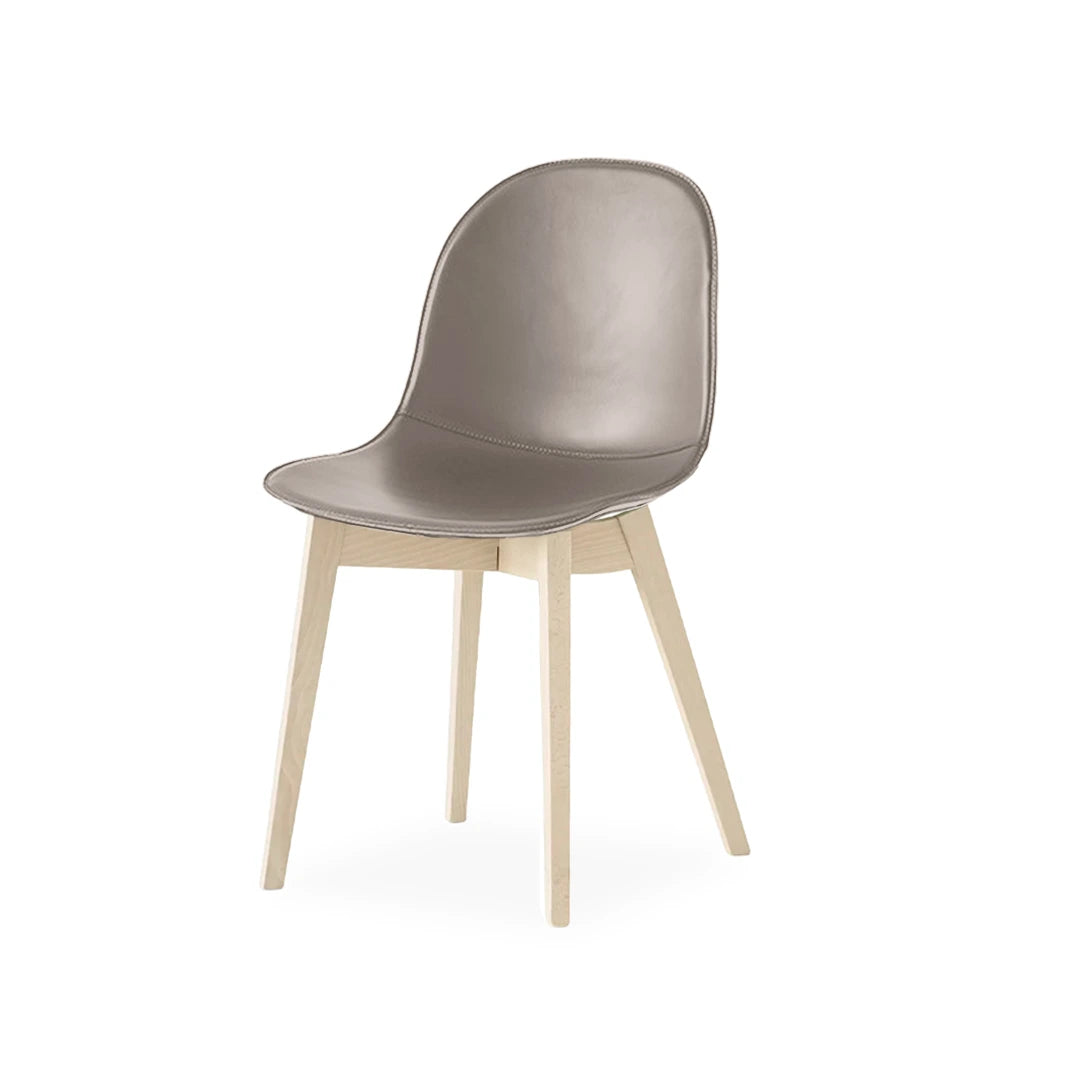 Silla de base de madera Academy de cuero para Comedor. Muebles Italianos variant