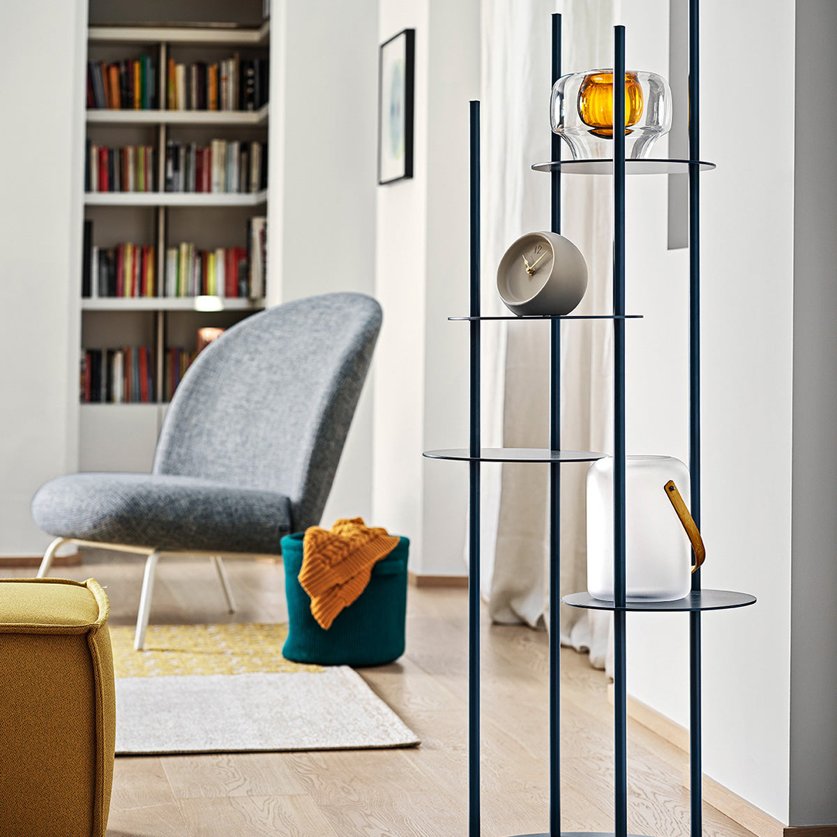 circles. Muebles Italianos