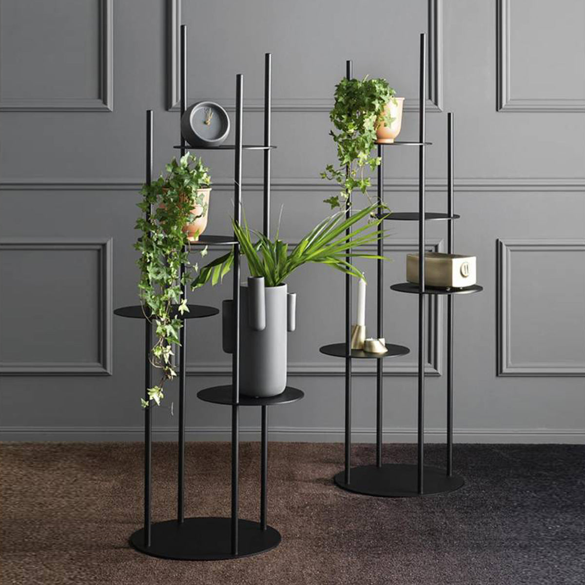 circles. Muebles Italianos