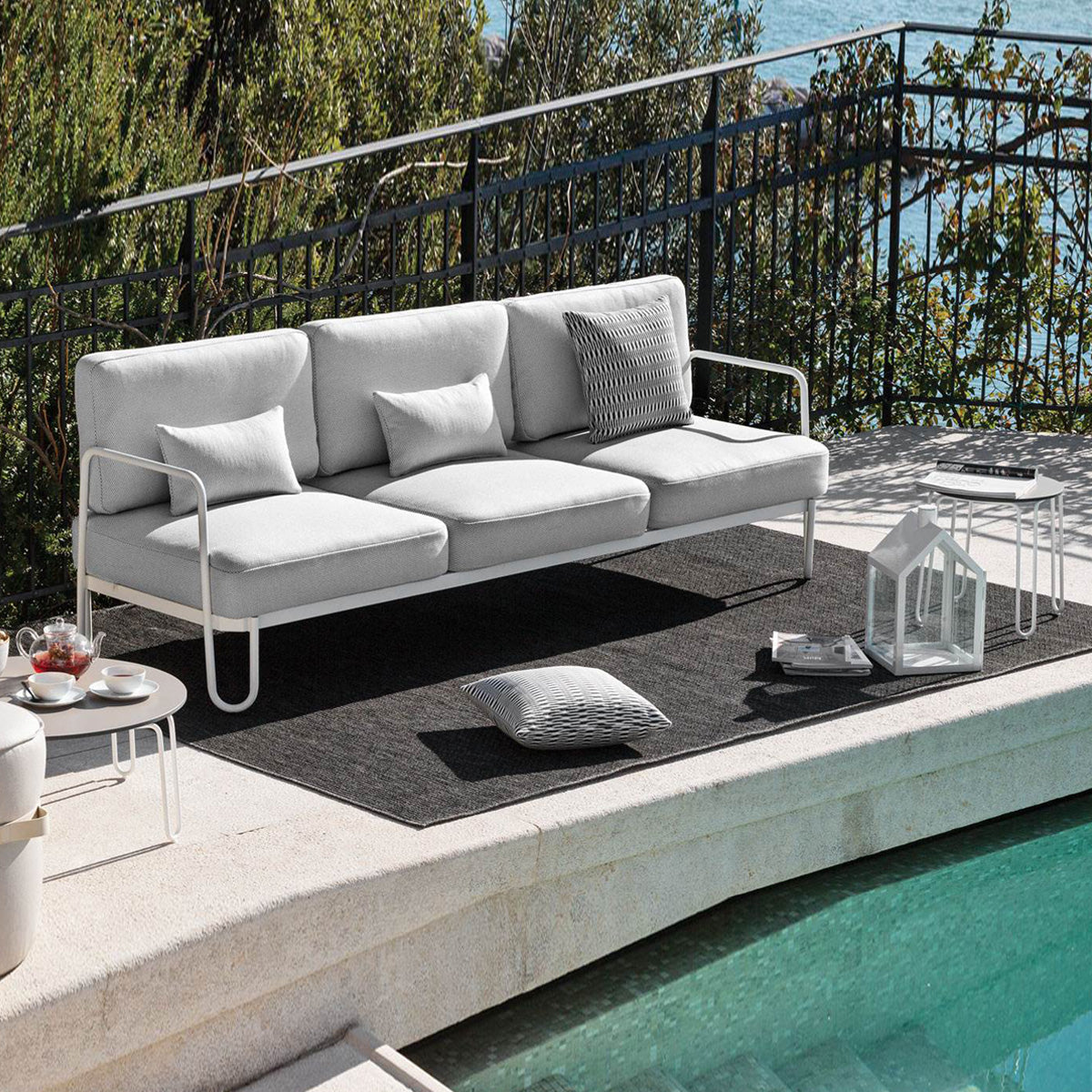 Mesita Lateral Stulle para exterior. Muebles Italianos