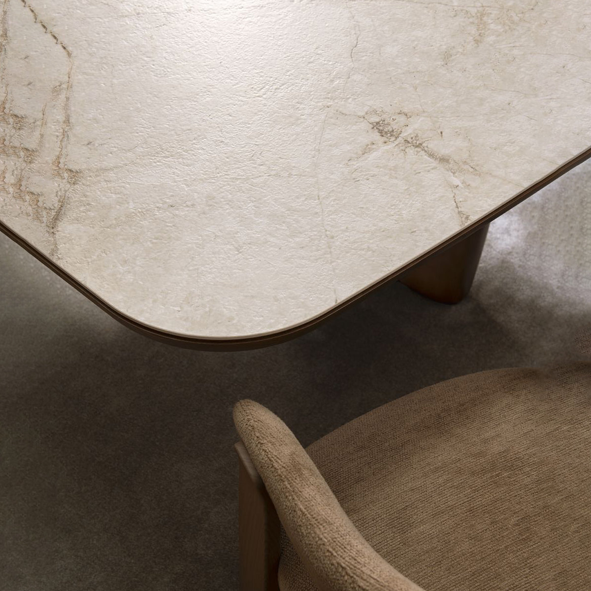 Silla Anthea tela y madera