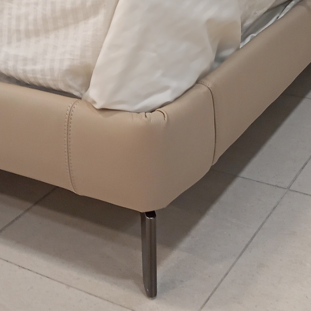 Cama Queen Size Cuzco Natuzzi piel Café Latte