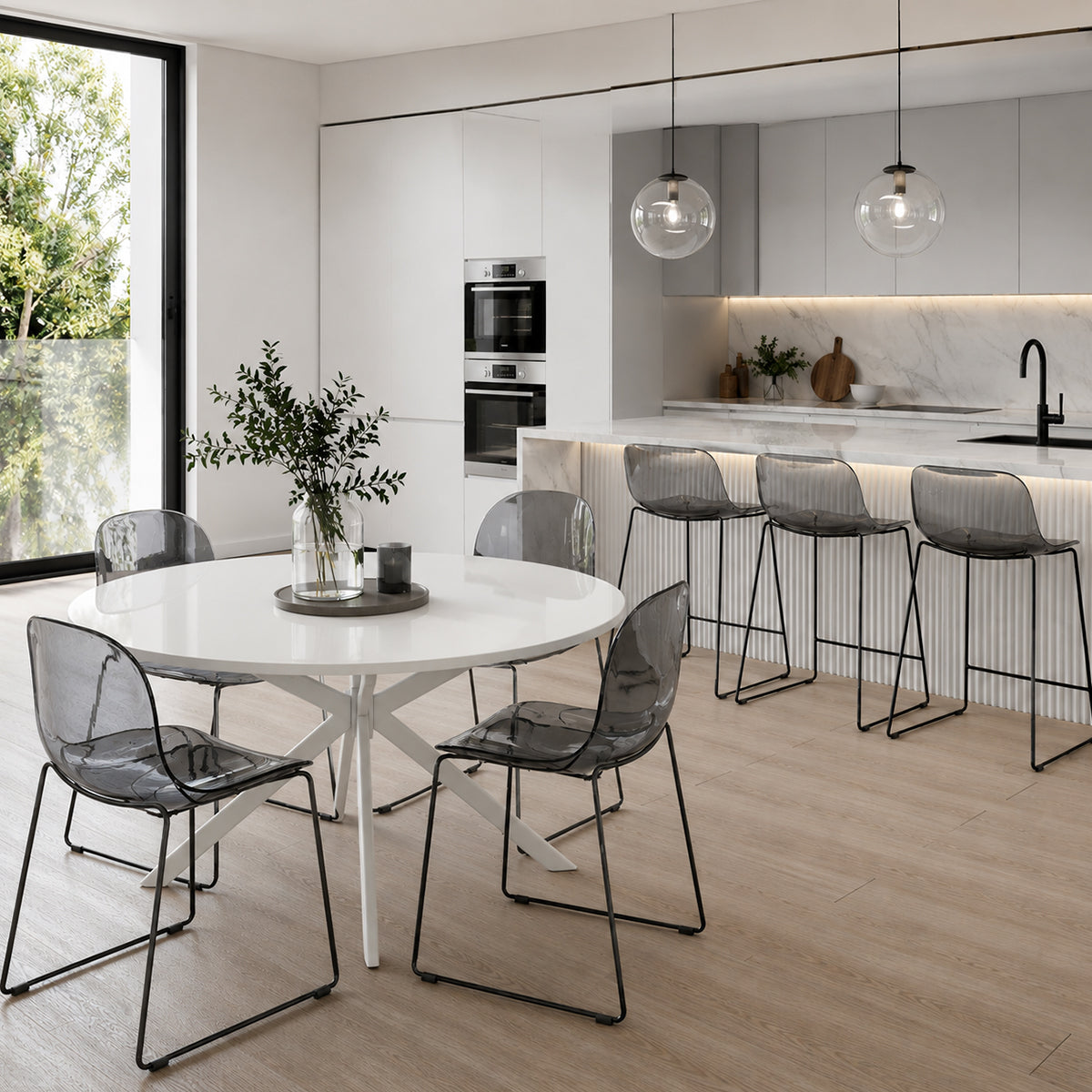 Silla de comedor Academy apilable y transparente